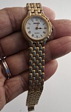VTG Singer Womens Gold Tone Quartz Watch Roman Numeral White Dial 199919
